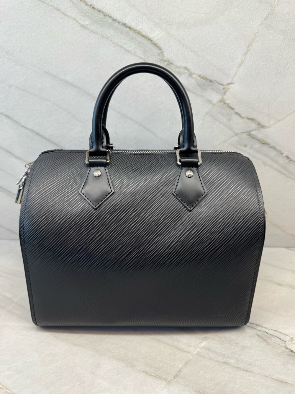 Louis Vuitton Speedy 25 Bandouliere in Epi Noir Leather - Picture 3 of 17